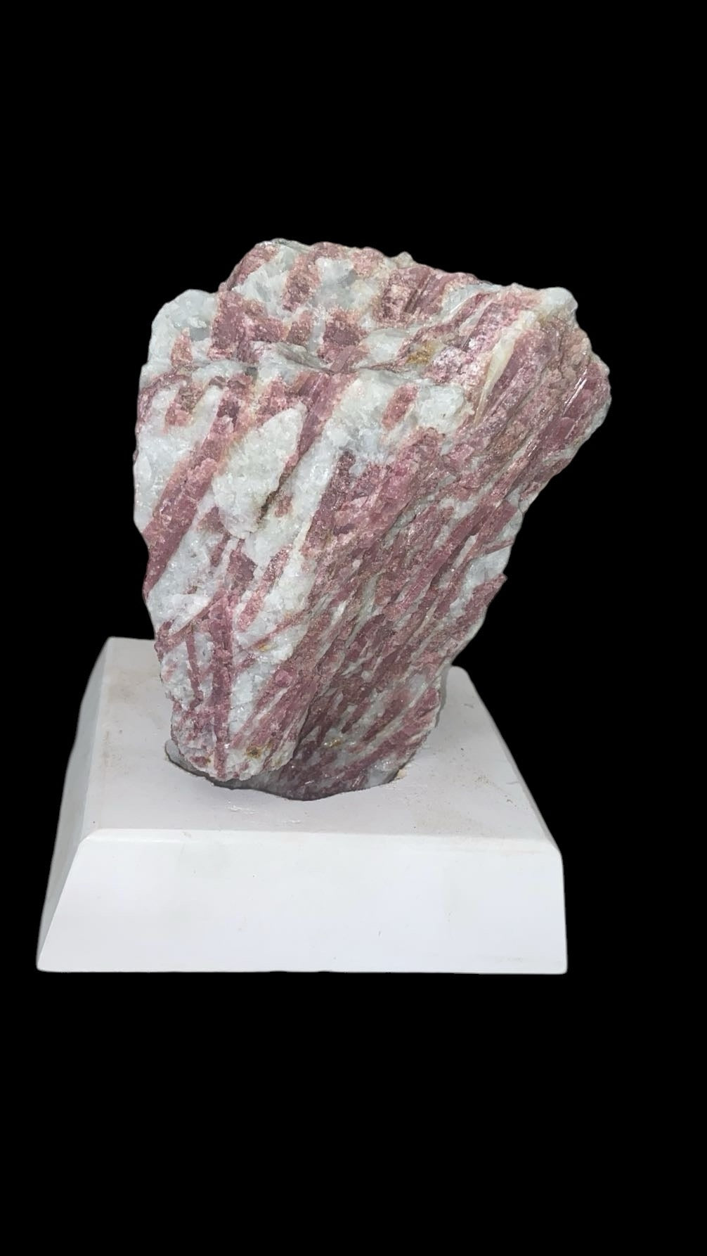 TOURMALINE ROSE BRUT SUPPORT EN BOIS 2,15 KG