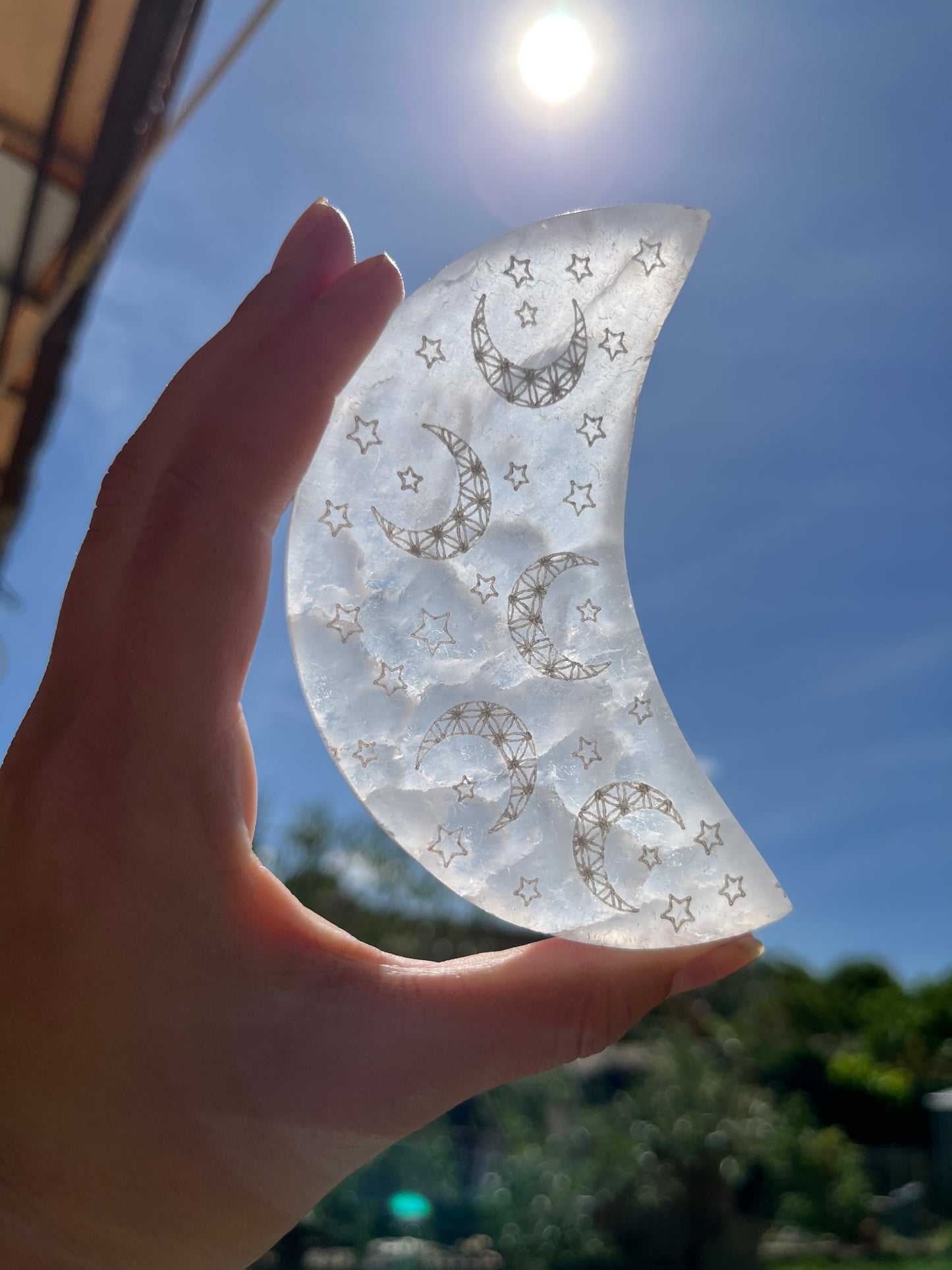 PLAQUE EN FORME DE LUNE AVEC ÉTOILE ET LUNE SÉLÉNITE