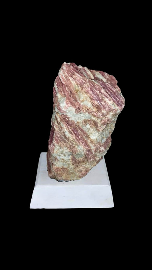 TOURMALINE ROSE BRUT AVEC SUPPORT EN BOIS 1,60 KG