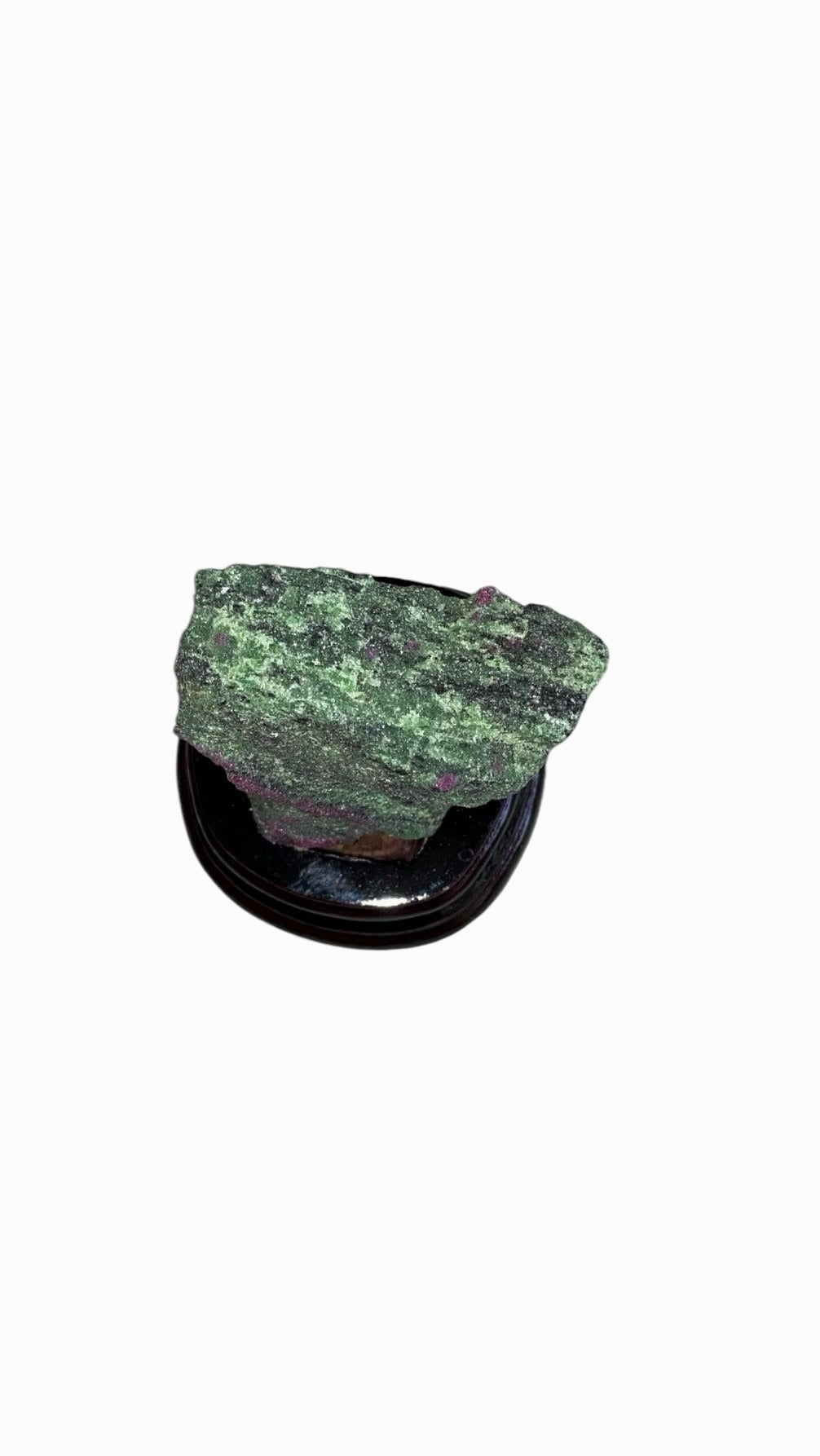 RUBIS ZOÏSITE BRUT AVEC SUPPORT EN BOIS