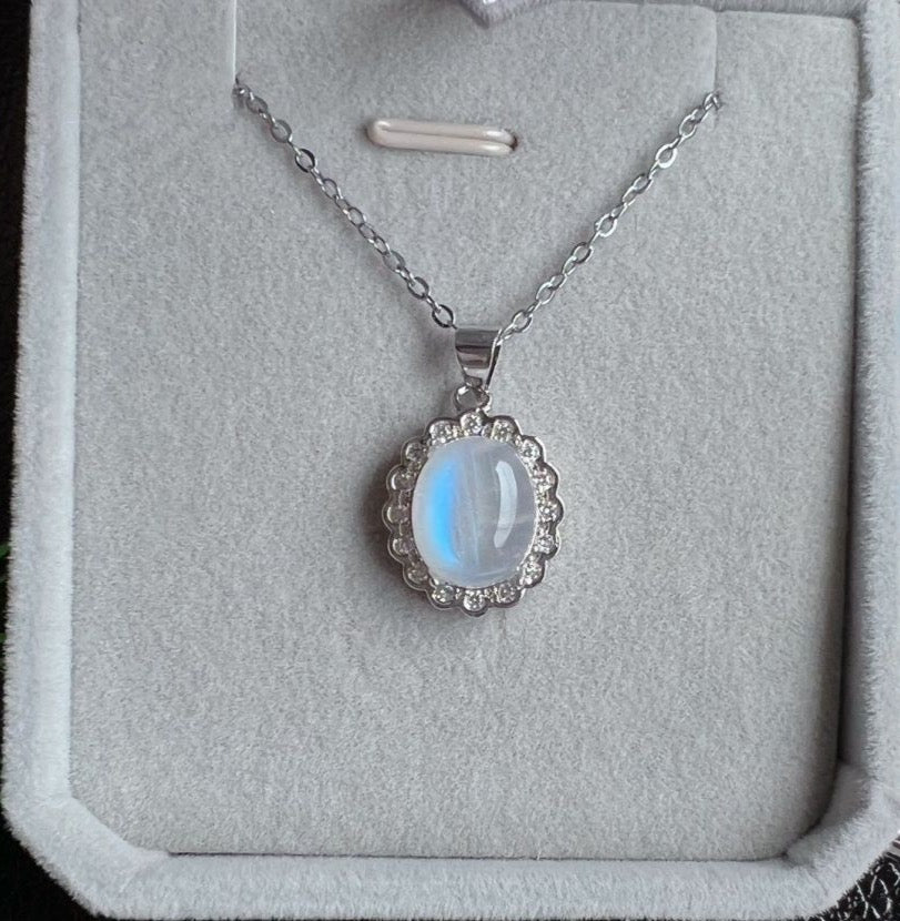 Collier en argent avec pierre de Lune