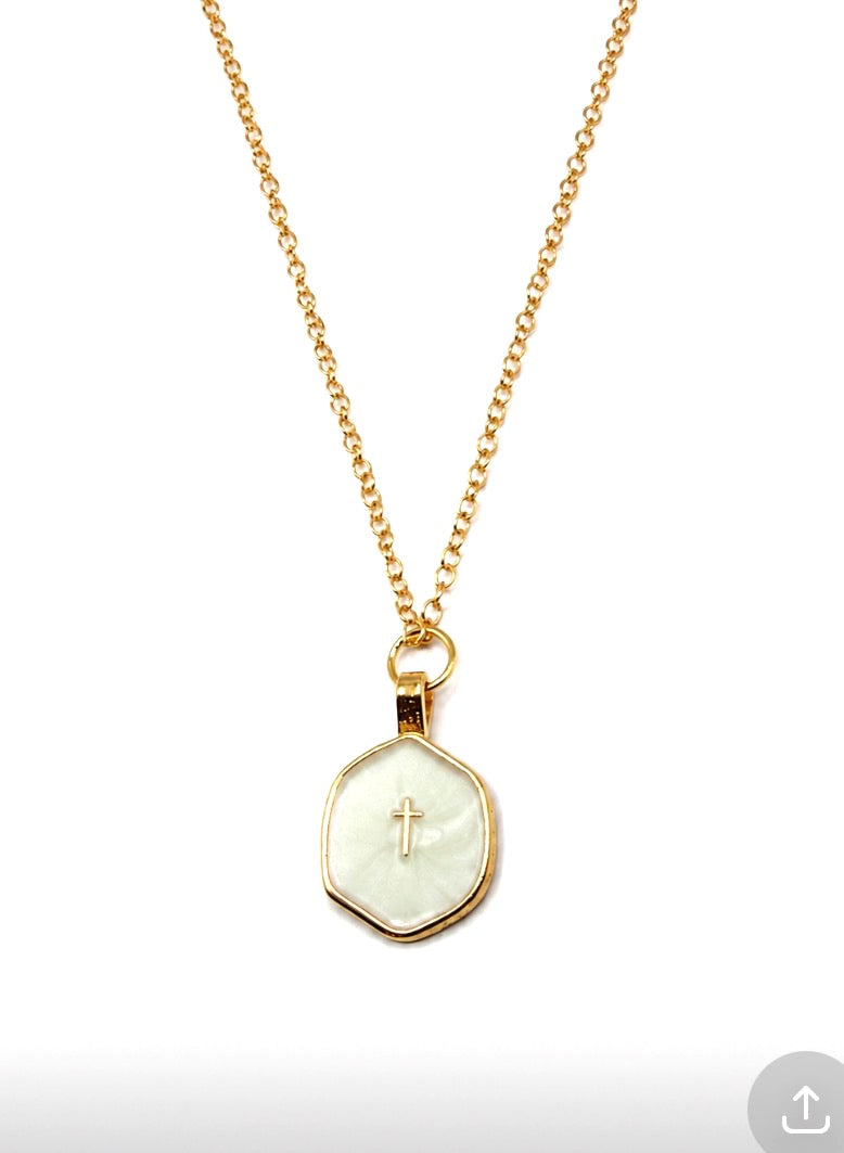 Collier croix en émail blanc