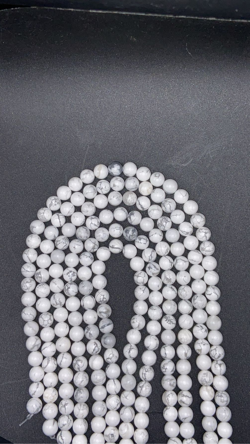 FIL DE PERLE HOWLITE - 8mm