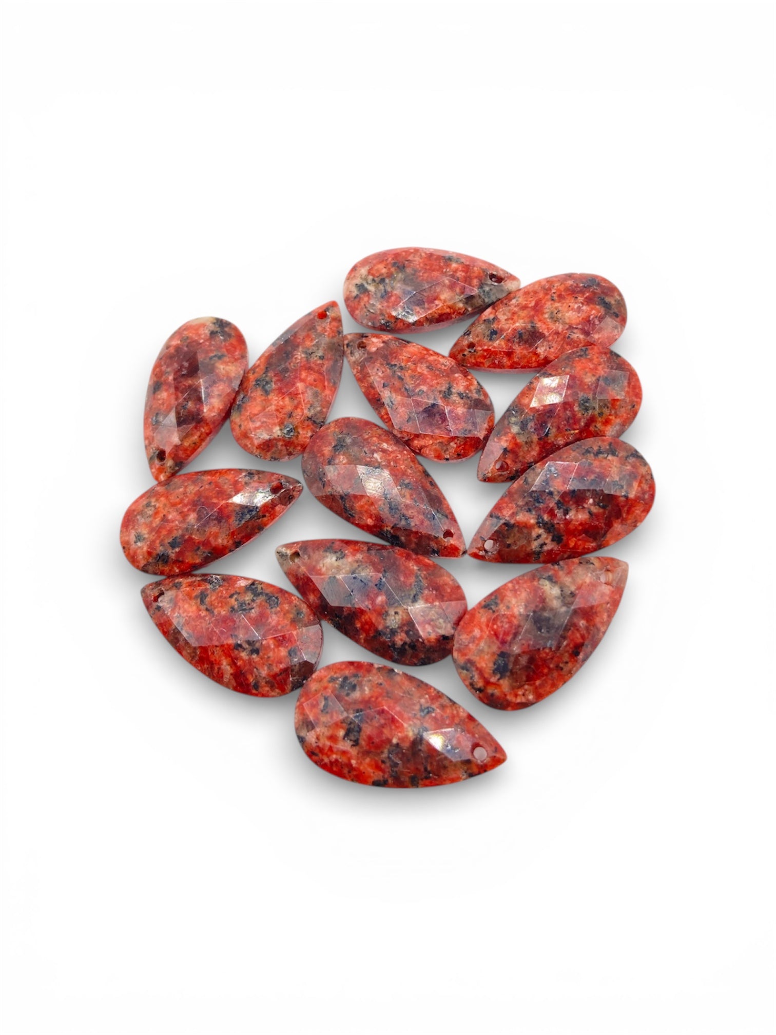 PENDENTIF FACETTÉ - GRANITE ROUGE