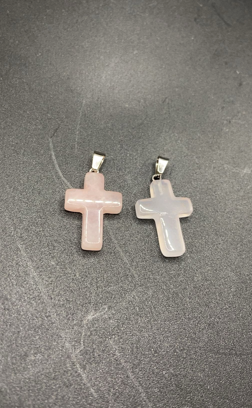 PENDENTIF CROIX QUARTZ ROSE