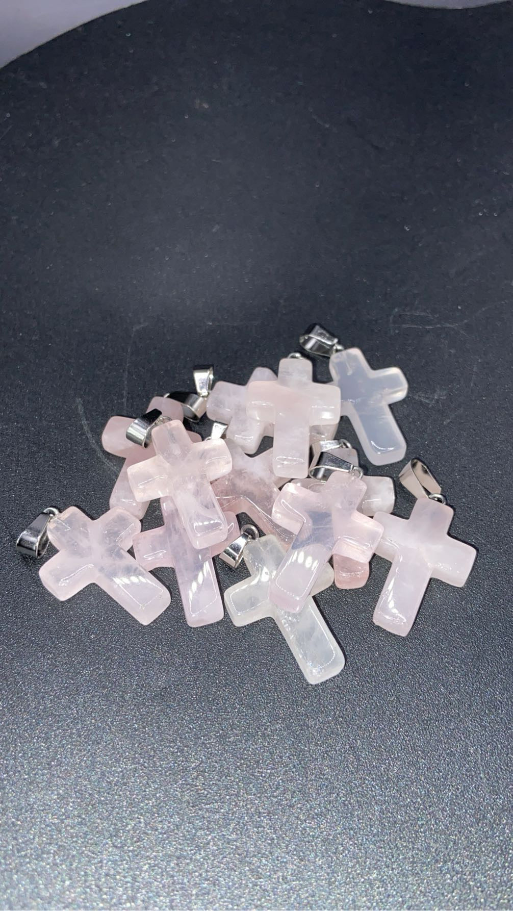 PENDENTIF CROIX QUARTZ ROSE