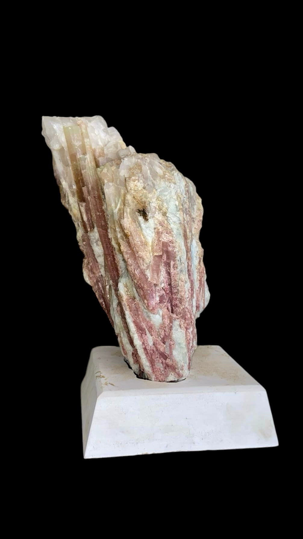 TOURMALINE ROSE BRUT AVEC SUPPORT EN BOIS 2,20 KG