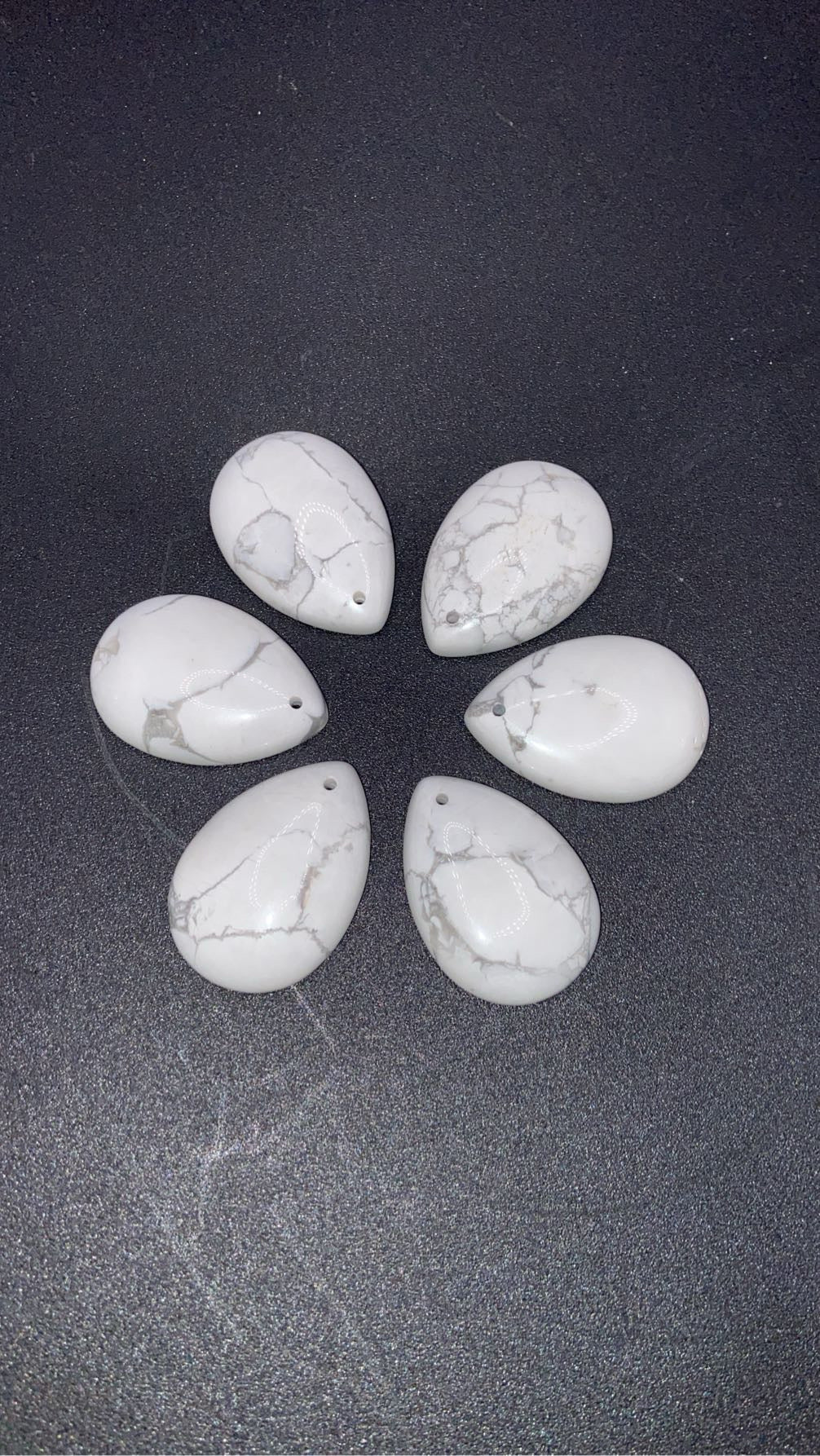 GRAND PENDENTIF HOWLITE
