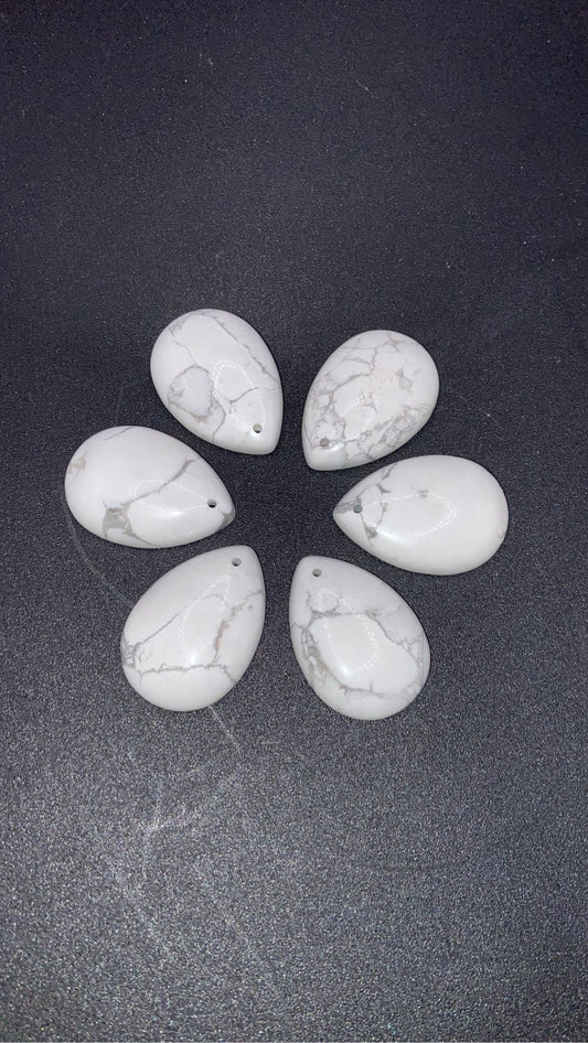 GRAND PENDENTIF HOWLITE