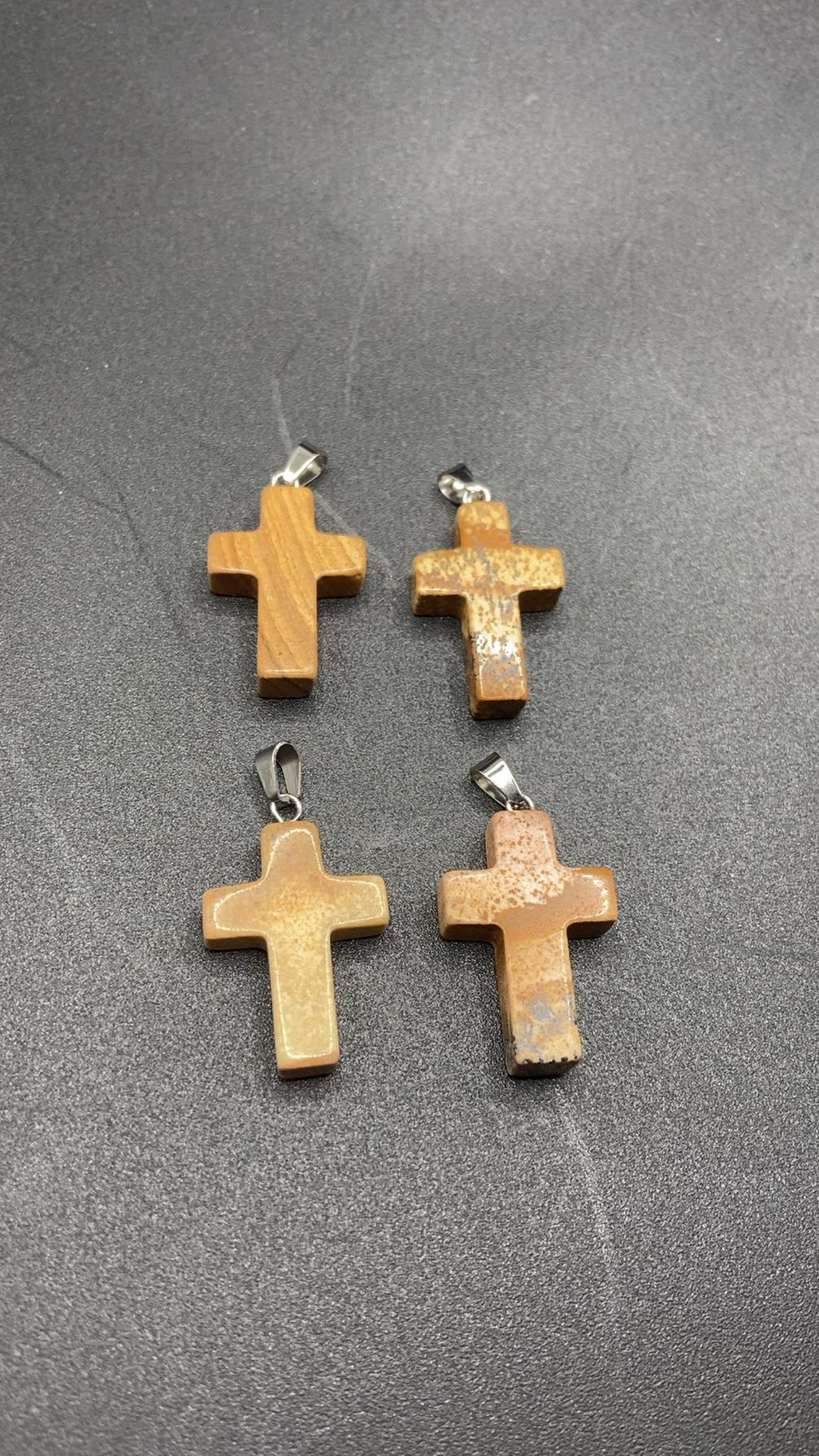 PENDENTIF CROIX BOIS FOSSILE
