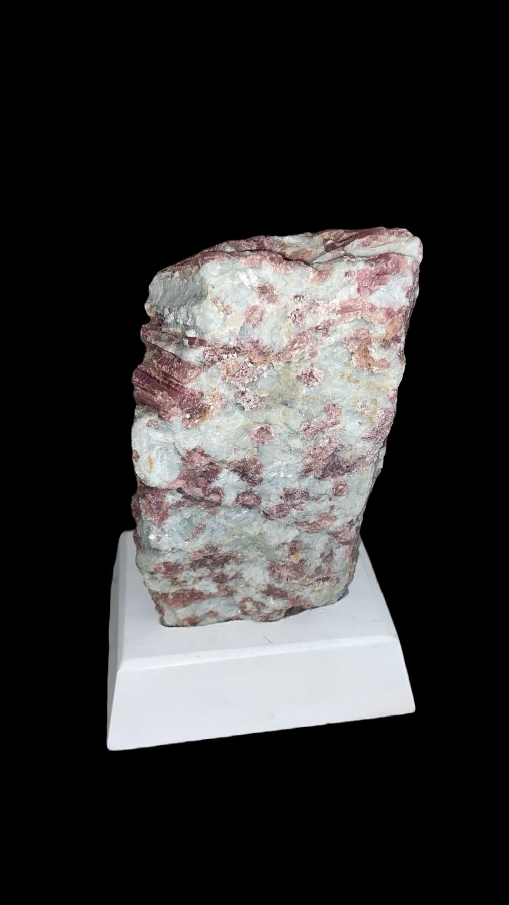 TOURMALINE ROSE BRUT AVEC SUPPORT EN BOIS 1,60 KG