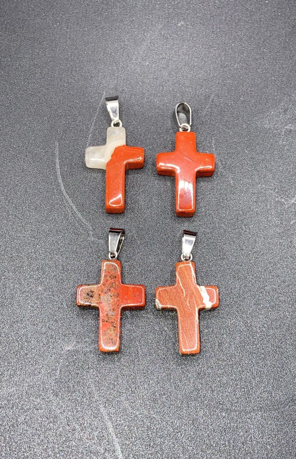 PENDENTIF CROIX JASPE ROUGE