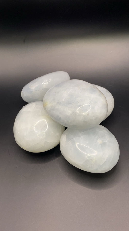 GALET CALCITE BLEU qualité A (au kilo)