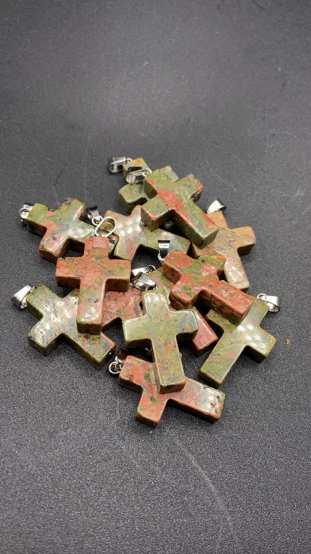 PENDENTIF CROIX UNAKITE