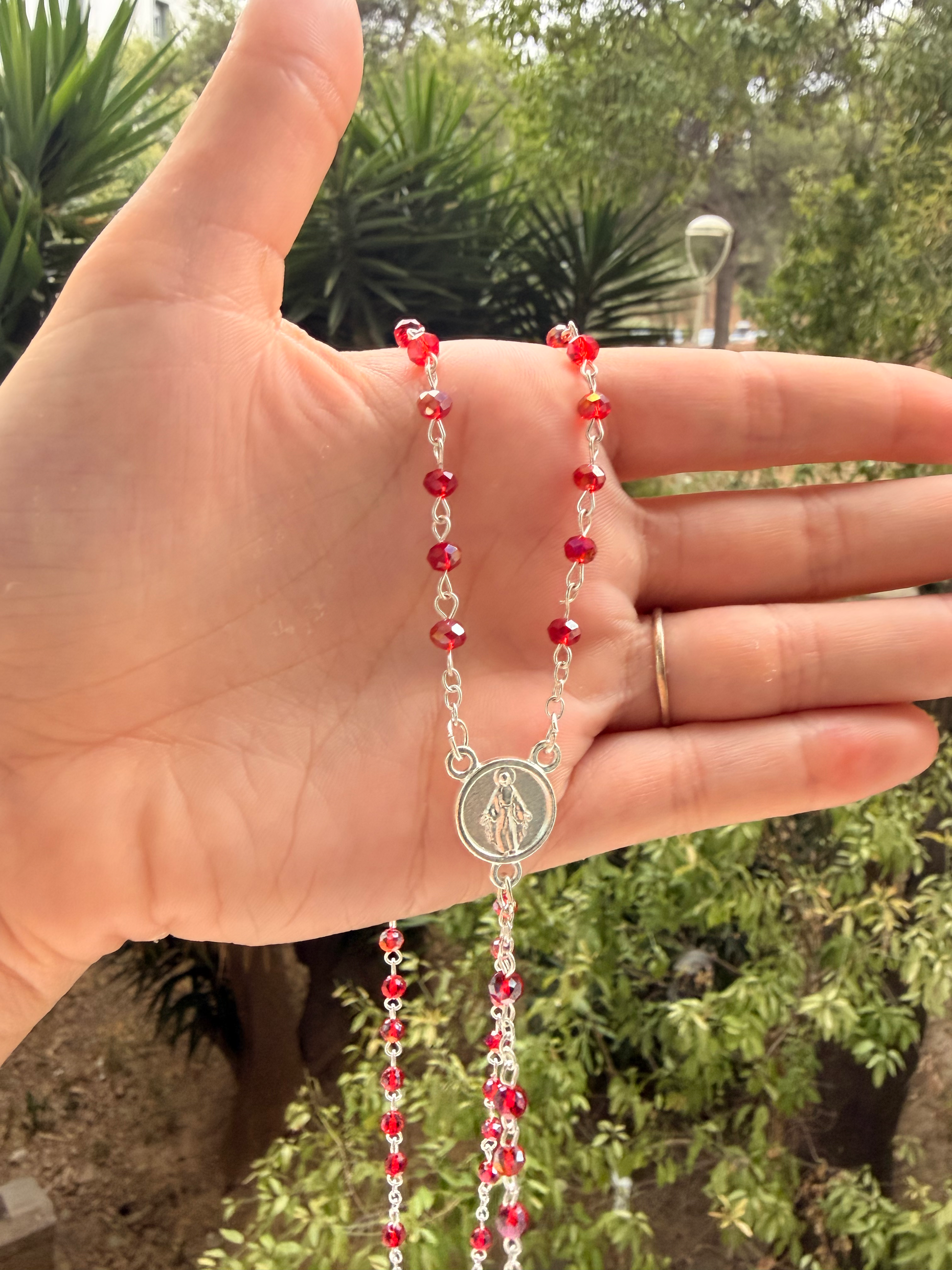 Chapelet en verre rouge - 4mm